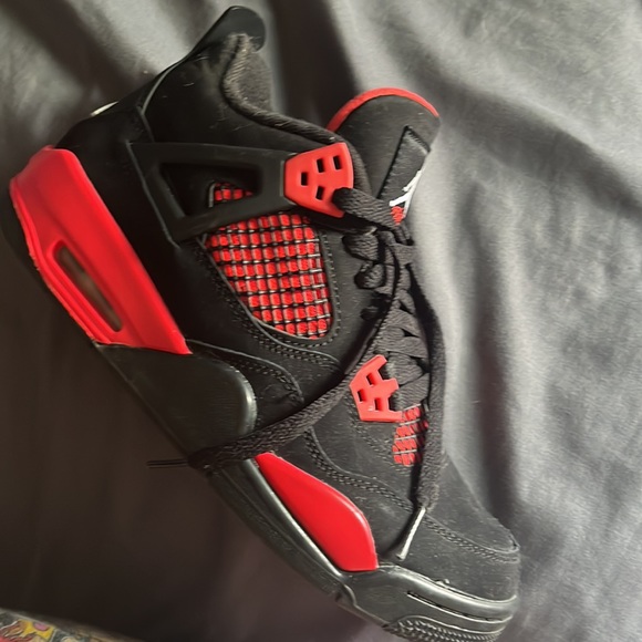 jordan 4 red thunders main image 4